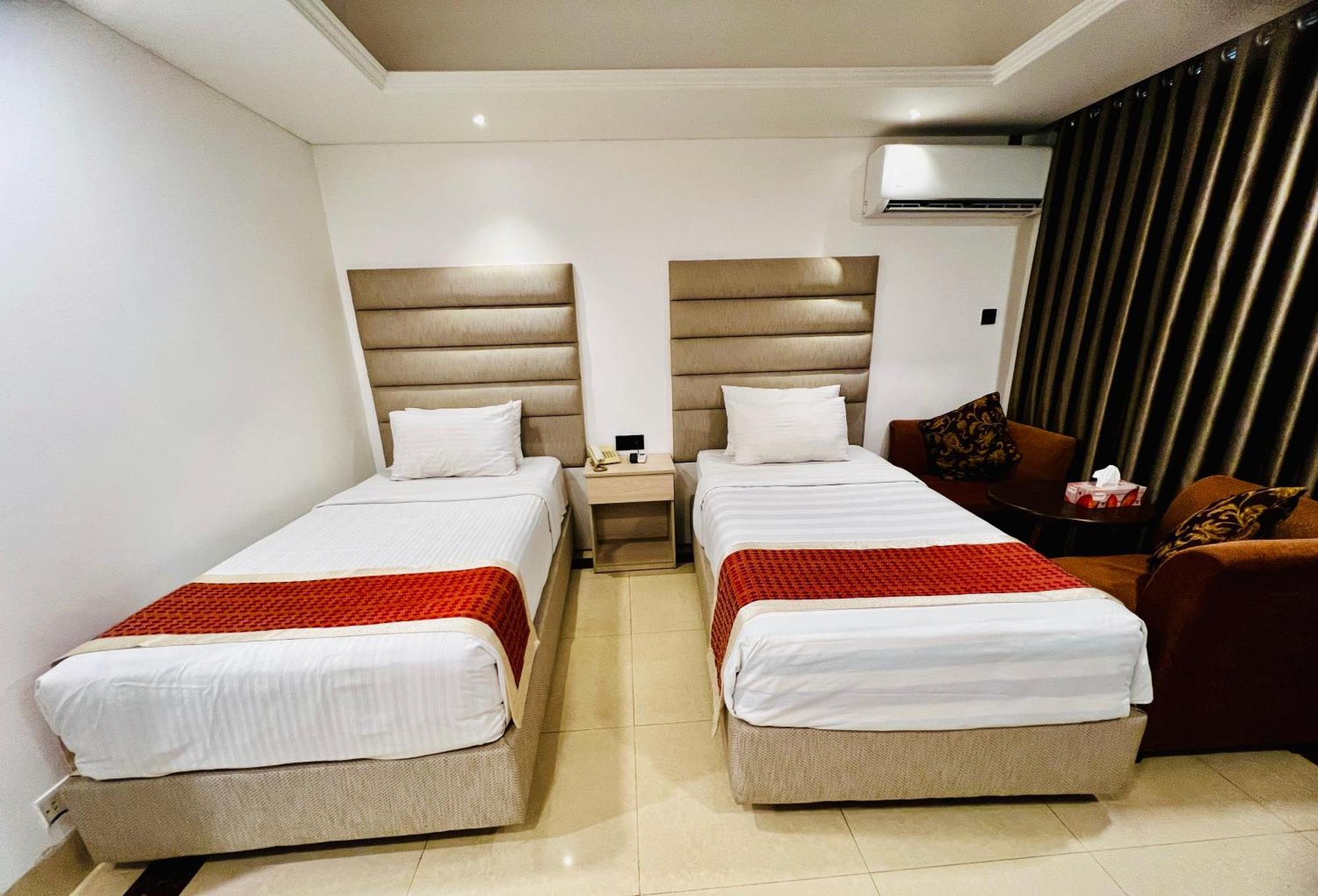 Marino Hotel - Best Near Airport ダッカ エクステリア 写真
